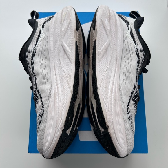 WOMAN HOKA SKYFLOW - Picture 4 of 8